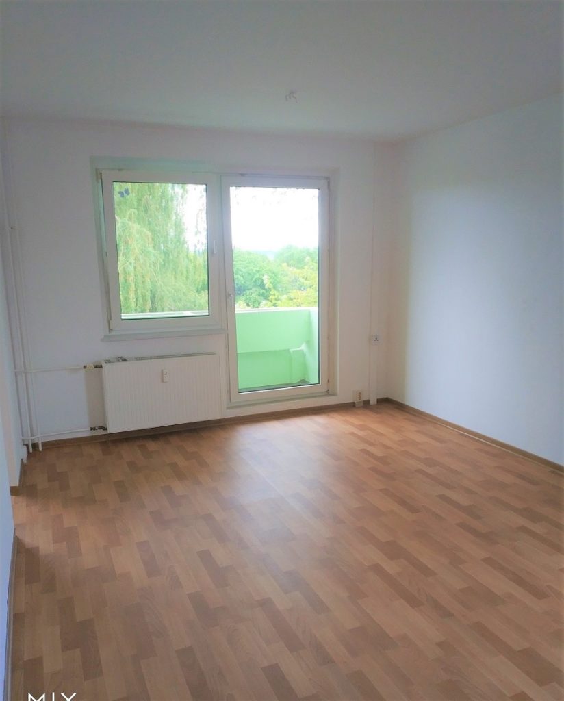 Feistkornstraße 25 1 Wohnzimmer_Balkon