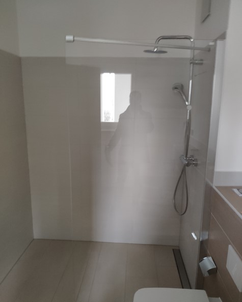Feistkornstraße 9a 8 bodentiefe, barriefreie Dusche mit Glasduschtrennwand vollständnig gefliest