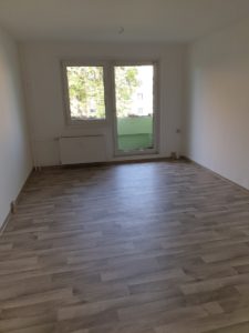 Wohnzimmer_mit_Balkon
